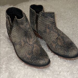 Liberty Boot Co. Handmade Snakeskin Ankle Boots size 7